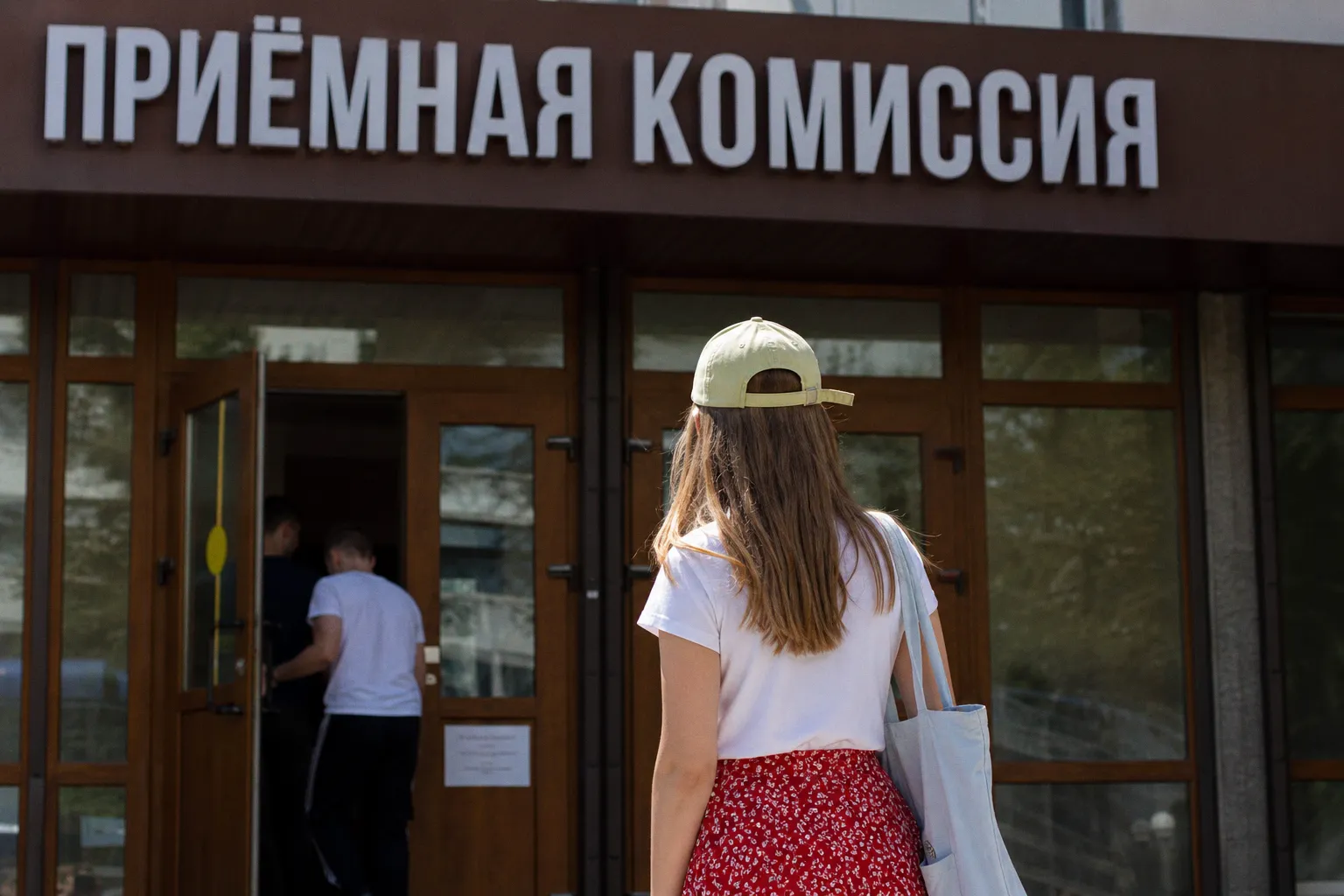 Абитуриенты штурмуют колледжи: подано свыше 3,2 млн заявлений
