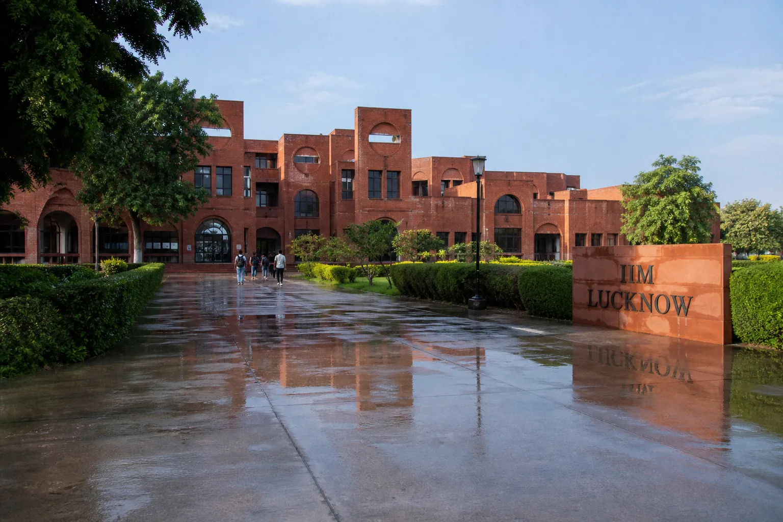 IIM Lucknow масштабирует гибридное бизнес-образование: запуск второго потока MBA и EFPM