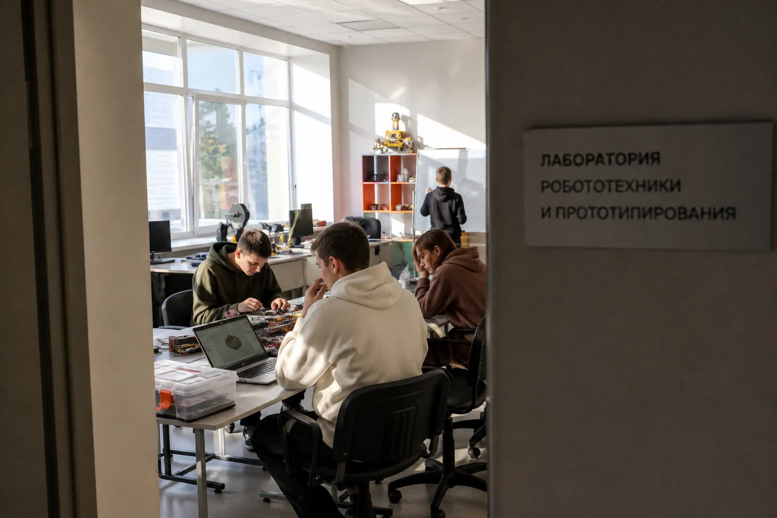 Кого будут искать работодатели через пять лет: новые профессии на стыке технологий