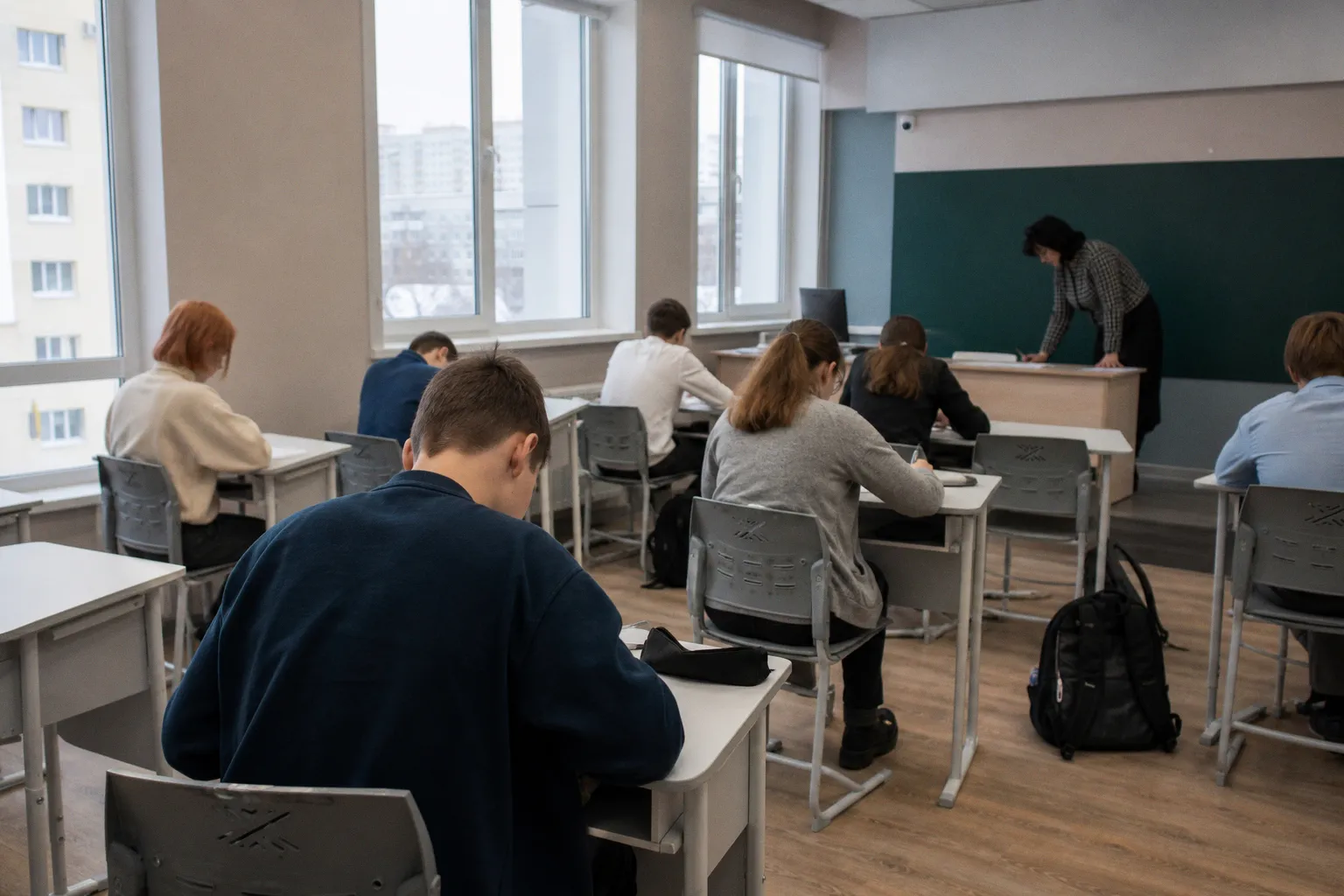 Отменить обязательный отбор в 10-й класс по результатам ОГЭ предлагают в России